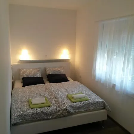 Jure Apartment *